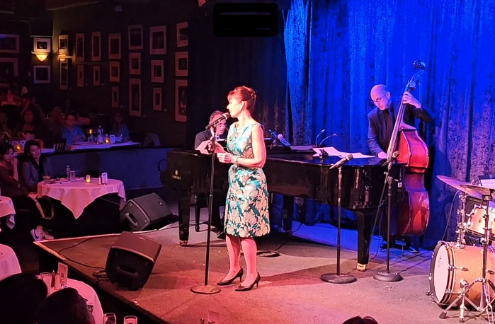 Charlotte-Carpenter-Lewis-singing-at-Birdland-NYC